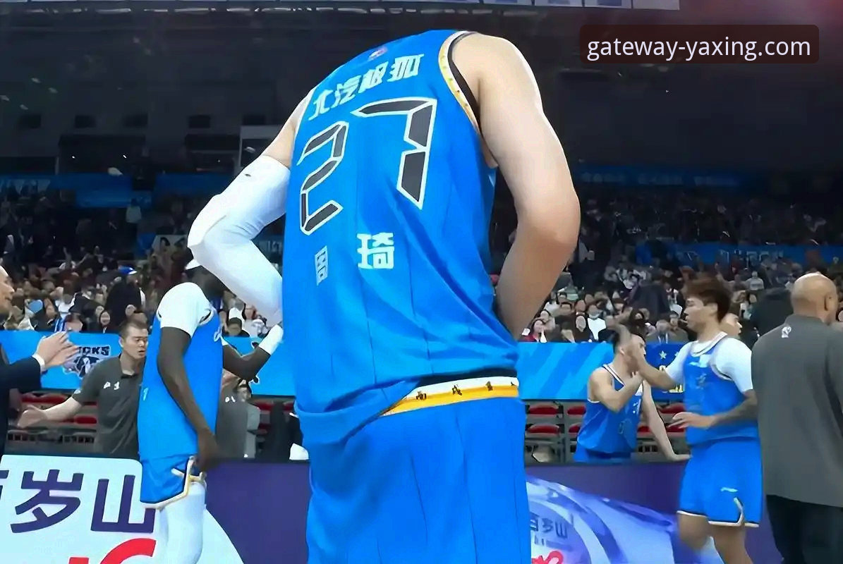 如何从一场CBA爆冷失利中，洞察体育竞技的戏剧性魅力？